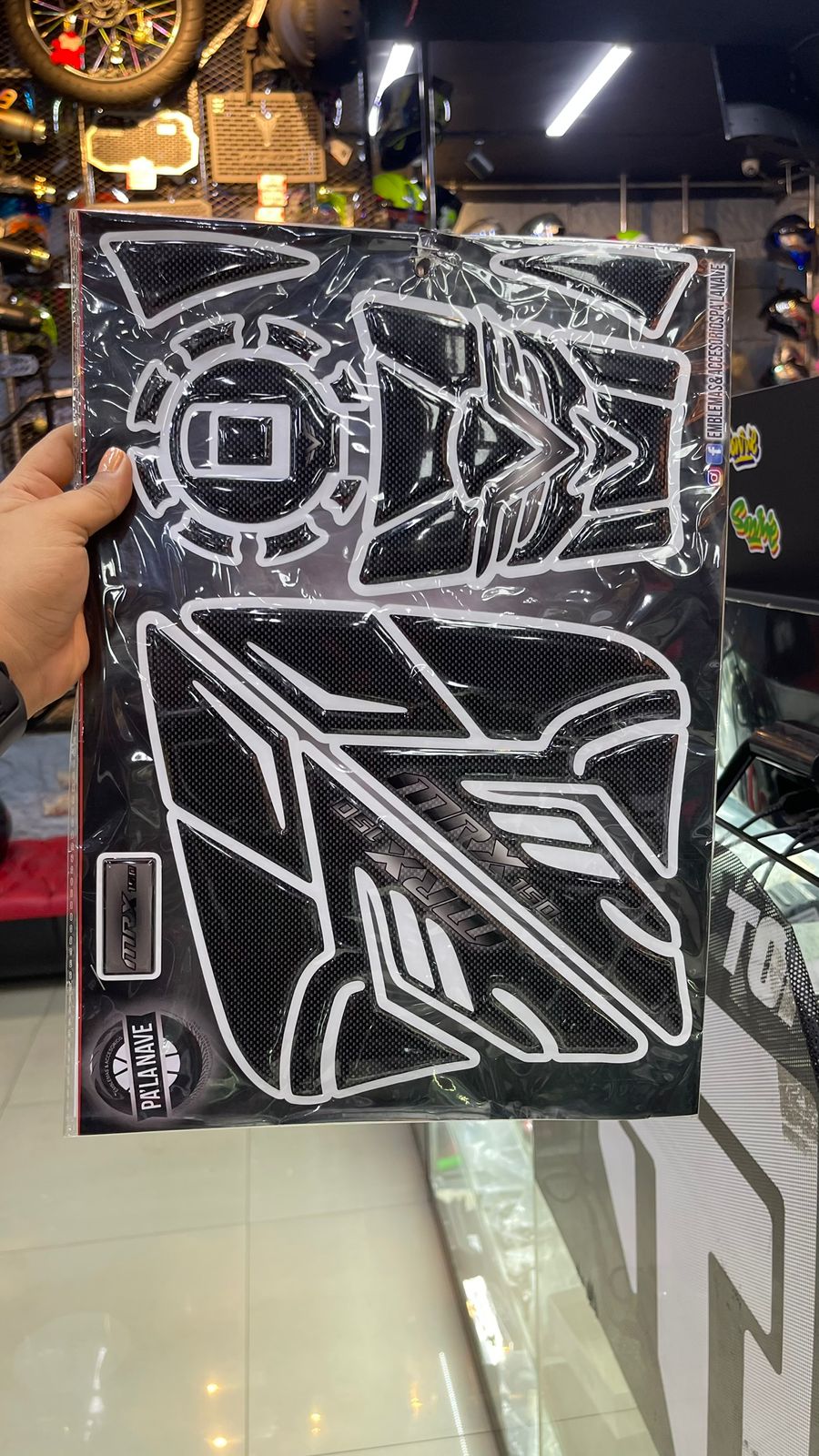 TANK PAD VICTORY MRX 150 EN RESINA NEGRO CARBONO