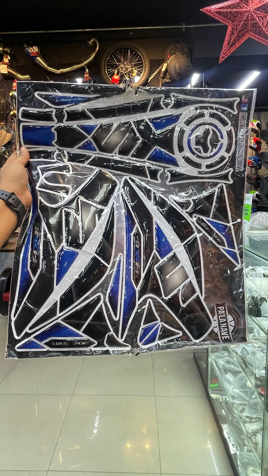 TANK PAD SUZUKI GIXXER 150 EN RESINA AZUL