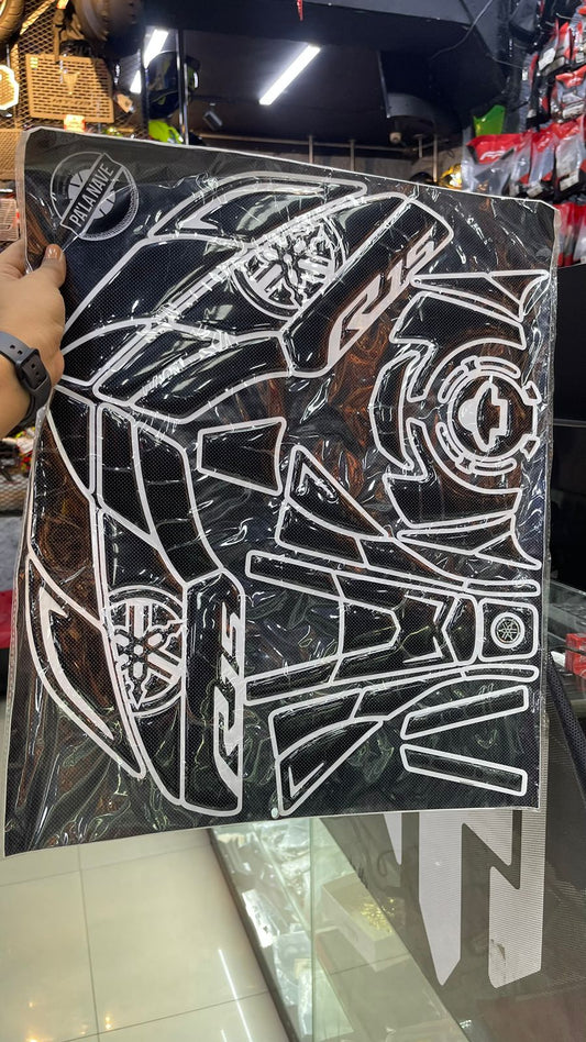 TANK PAD YAMAHA R15 EN RESINA NEGRO CARBONO