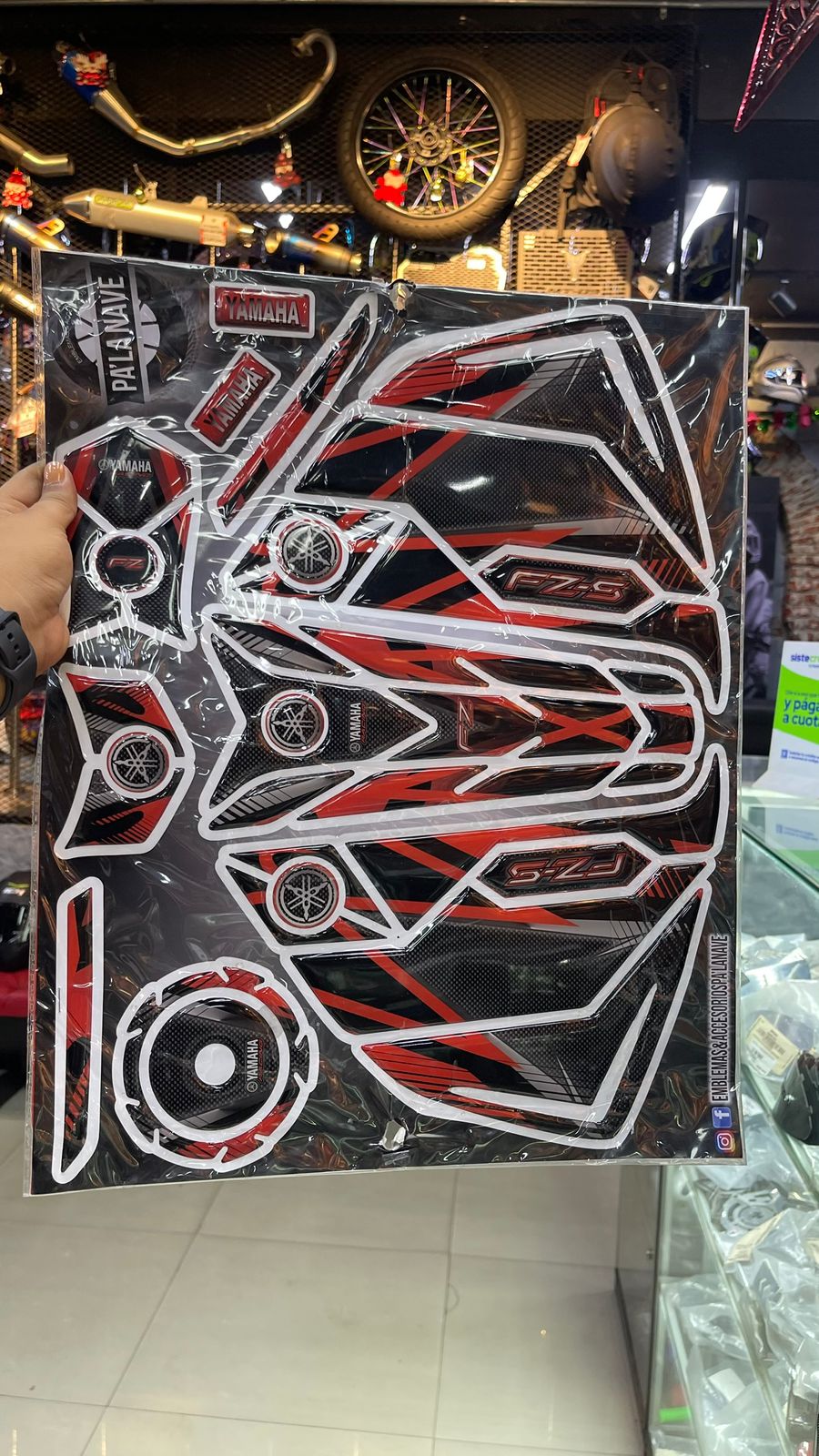 TANK PAD YAMAHA 2.0 GRANDE EN RESINA ROJO