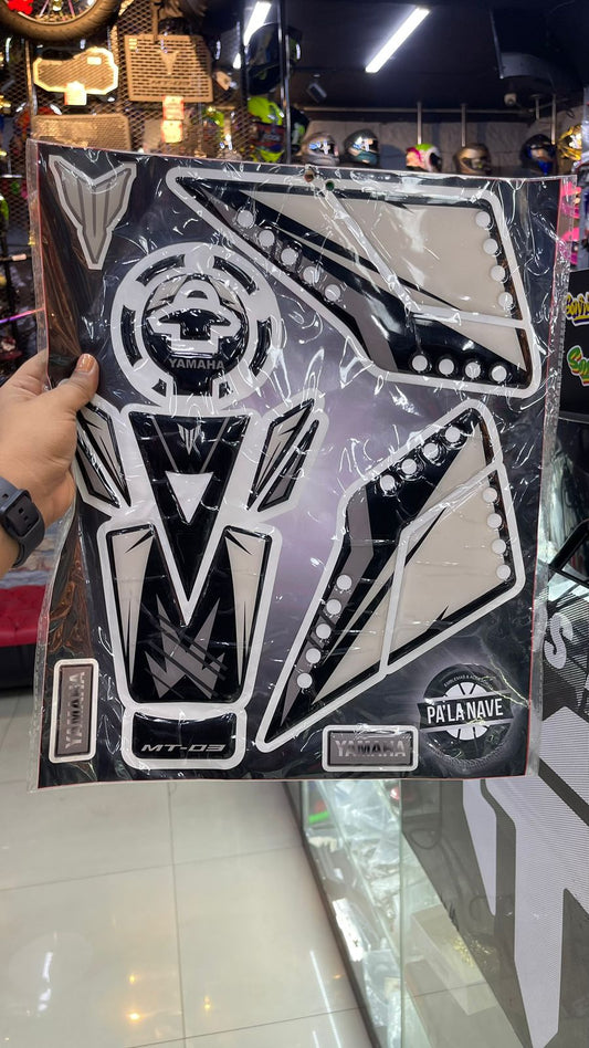 TANK PAD YAMAHA MT03 EN RESINA GRIS